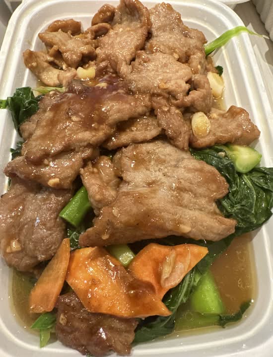 Stir-Fried Beef with Chinese Broccoli (芥蘭炒牛肉)
